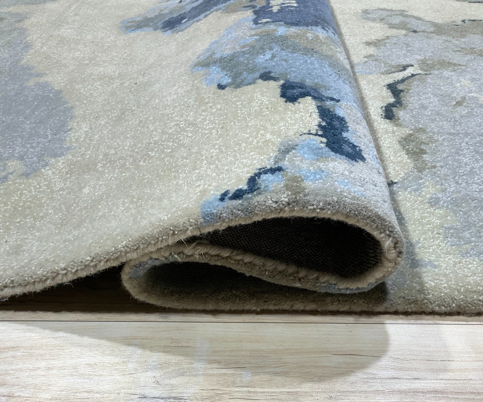 Premium Hand Tufted Abstract Carpet – lifestyle – designer hand tufted carpet India – The Flamingo Life